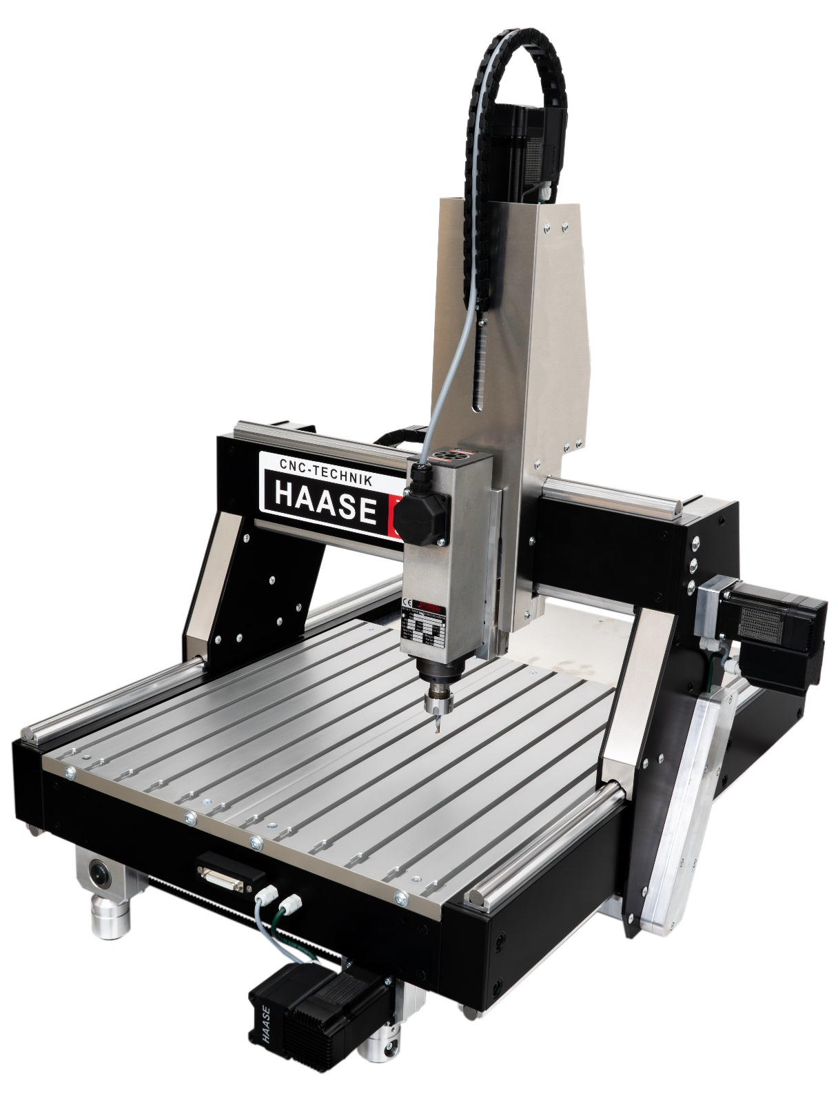 Frontansicht der Haase AL640 Expert CNC-Fräsmaschine mit T-Nutentisch und stabilem Portal | Front view of the Haase AL640 Expert CNC milling machine with T-slot table and rigid gantry Frontansicht der Haase AL640 Expert CNC-Fräsmaschine mit T-Nutentisch und stabilem Portal | Front view of the Haase AL640 Expert CNC milling machine with T-slot table and rigid gantry